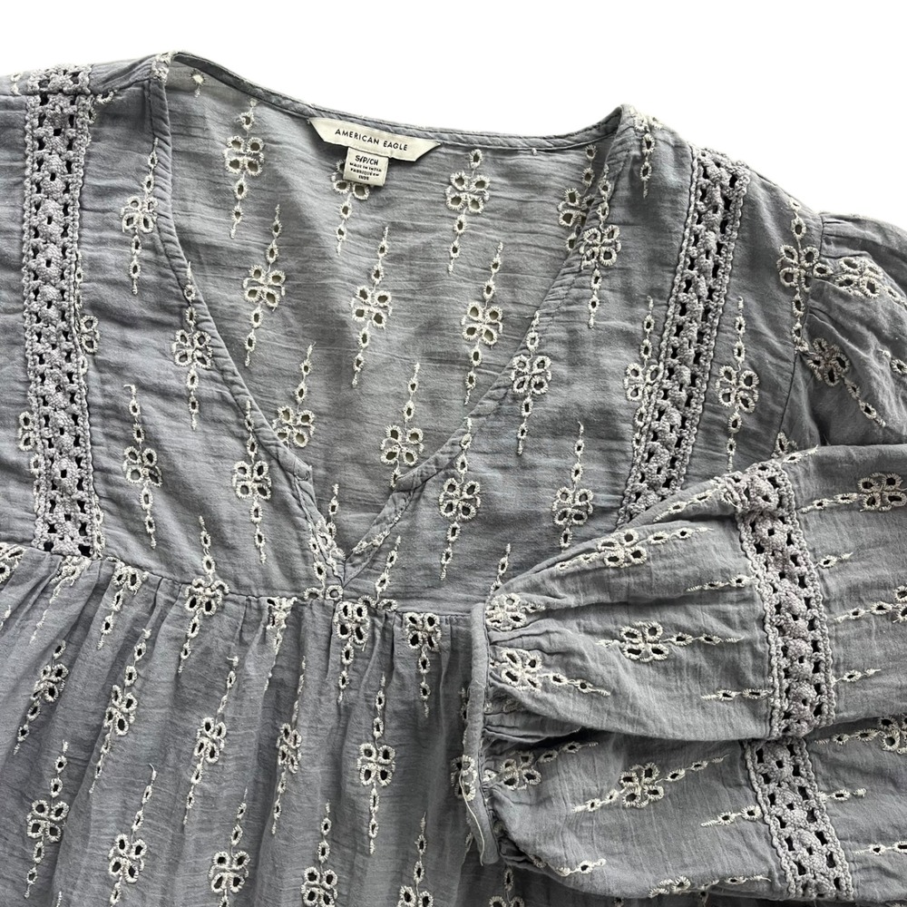 American Eagle Sm. Blue Gray Embroidered Eyelet Long Sleeves Peasant Boho Blouse